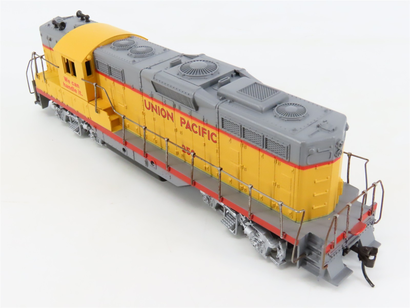 HO Scale Athearn 3154 UP Union Pacific “We can handle it.” EMD GP9 Diesel #250