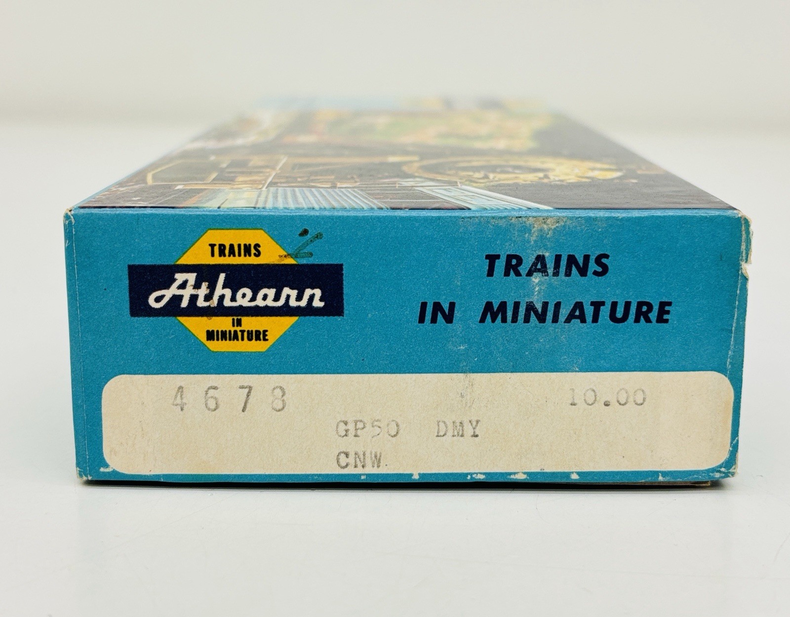 Athearn HO CNW GP50 Dummy Non-Powered Diesel Locomotive 4678 New