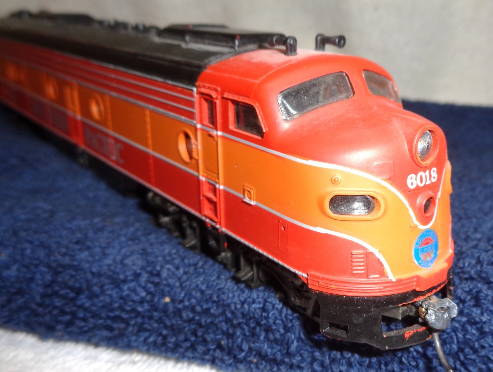 RivaRossi Extended Diesel Locomotive Southern Pacific E8/9A #6018 9 1/2 in