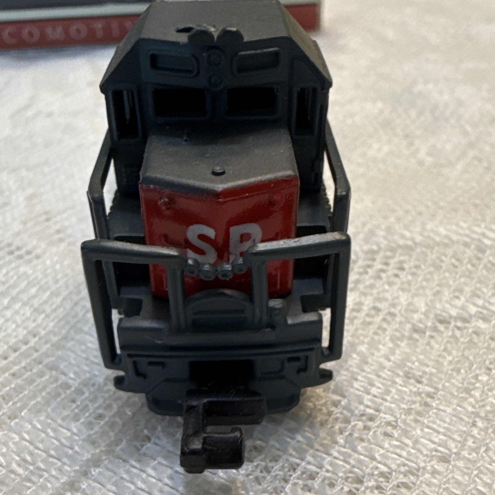 VNT Southern Pacific Locomotive #9725 N Scale Dummy Engine (High Speed No. 418)