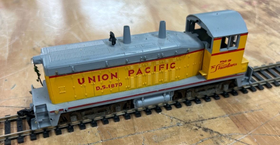 Vintage Athearn HO scale Union Pacific switcher train locomotive Tested – Runs