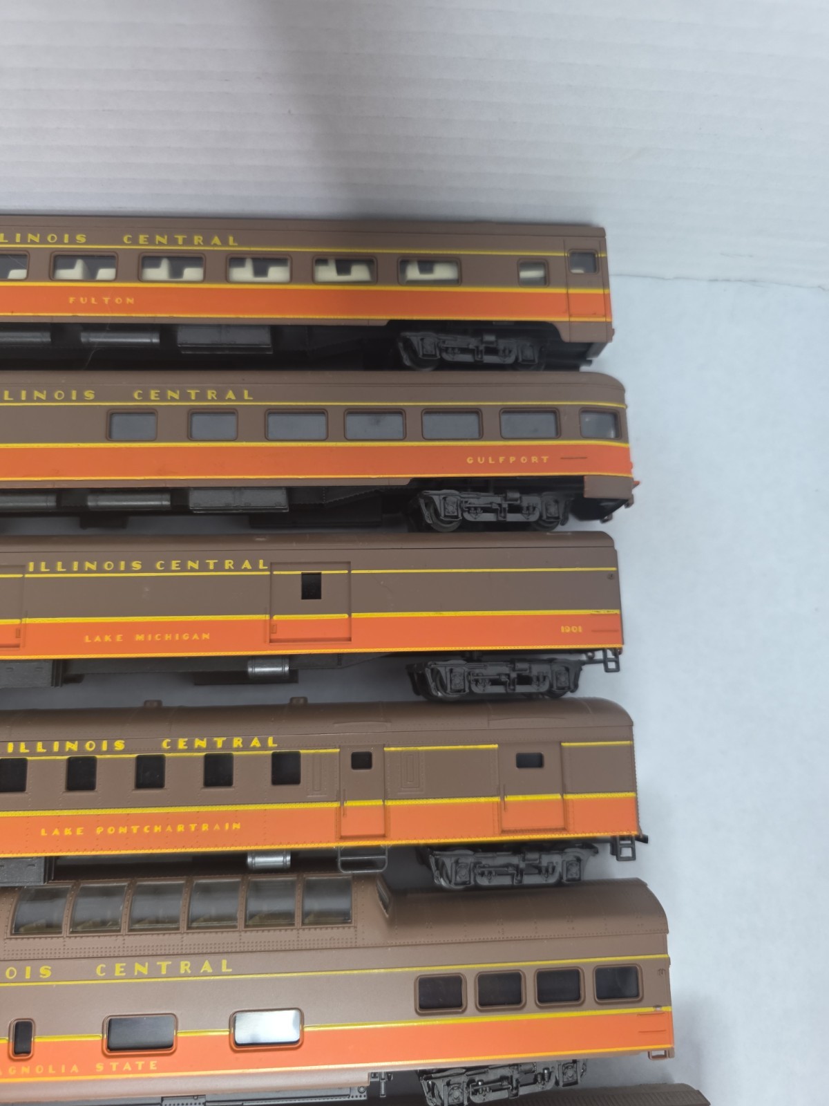 8 As Is Rivarossi Illinois Central Passenger Cars Vista Dome Coach Read Descript