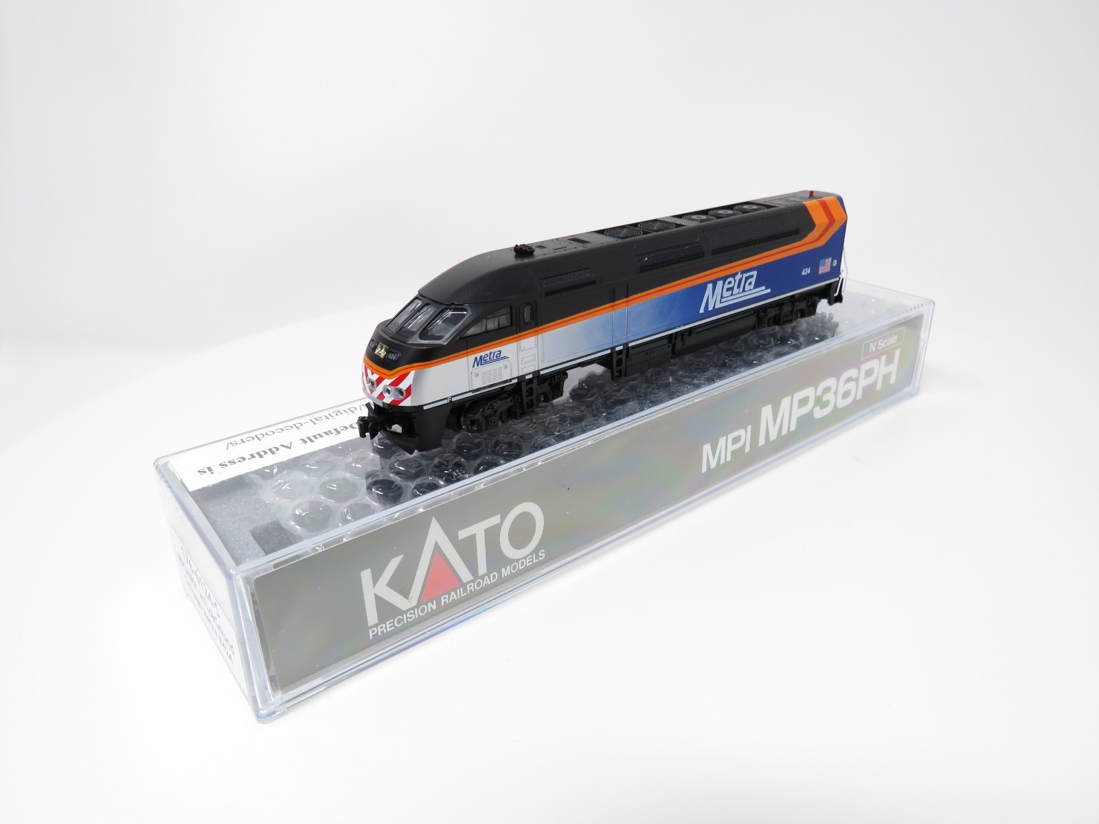Kato N 176-6124-S Chicago Metra MP36PH Diesel Locomotive DCC Sound ESU LokSound