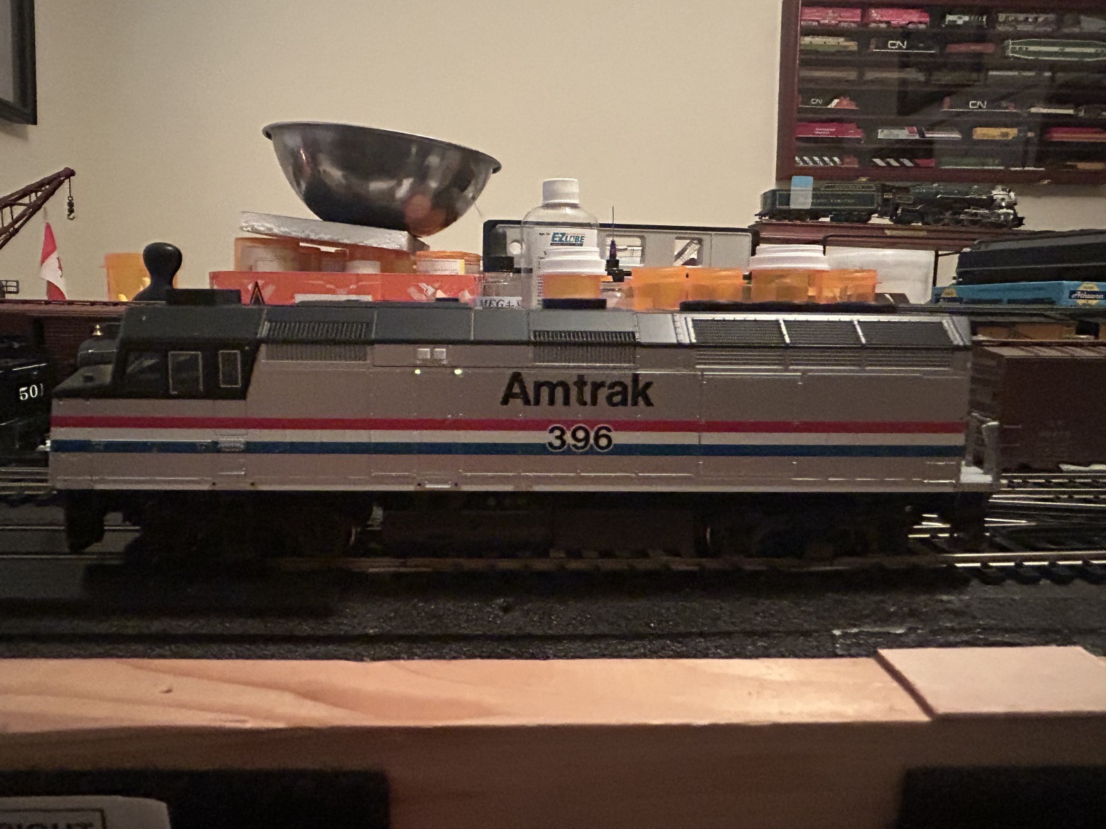 HO scale KATO EMD F40PH w’ Ditchlights Amtrak Phase III #396 + Maintenance Cars