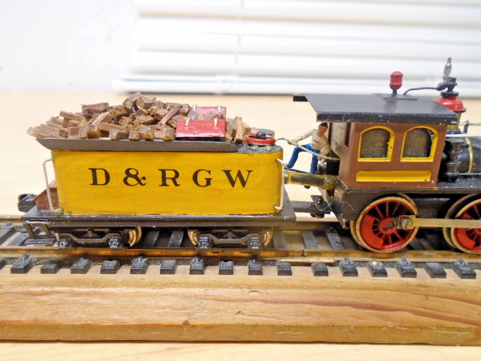 Nicely Finished Akane Brass HO D&RGW Loco 4-4-0 & Wood Load Tender Runs/Lights