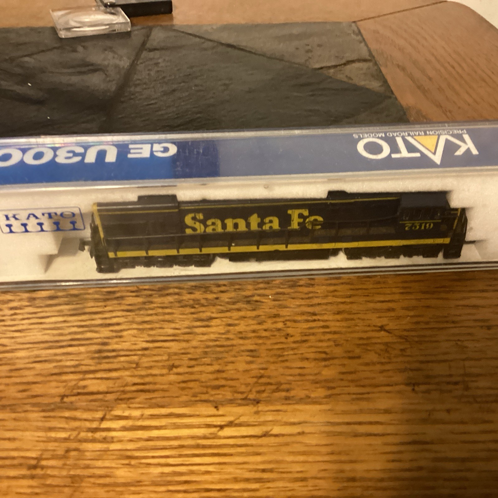 KATO 176-17E U30C AT&SF Pre-1972 Freight Engine N scale Train. Untested.