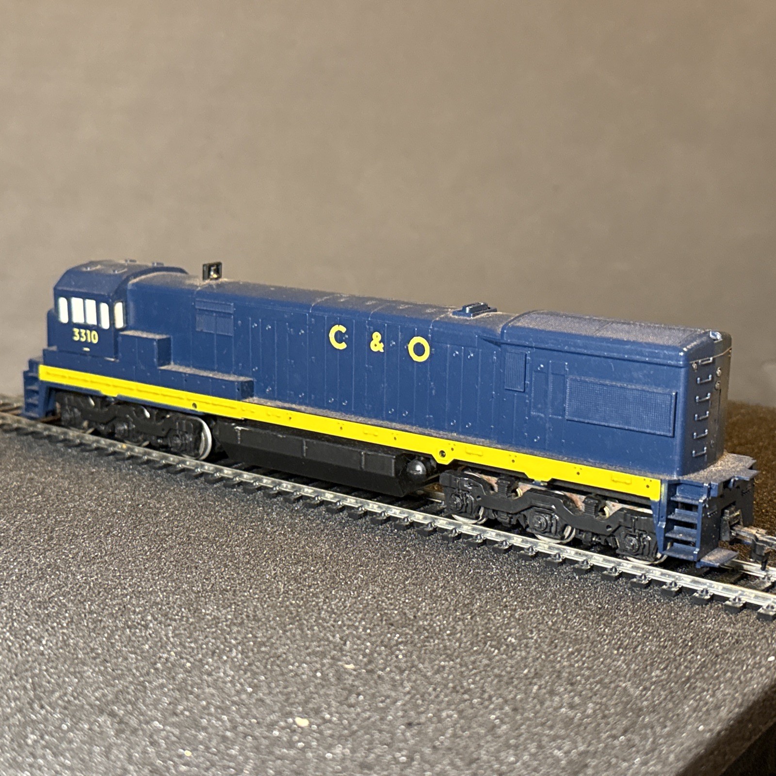 HO Scale Athearn 3461/3471 C & O – U30C Diesel SET OF 2 Powered/Unpowered