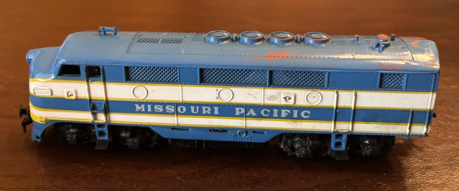 Varney HO Scale Locomotive Missouri Pacific, Box Car, Gondola, Caboose Train Set