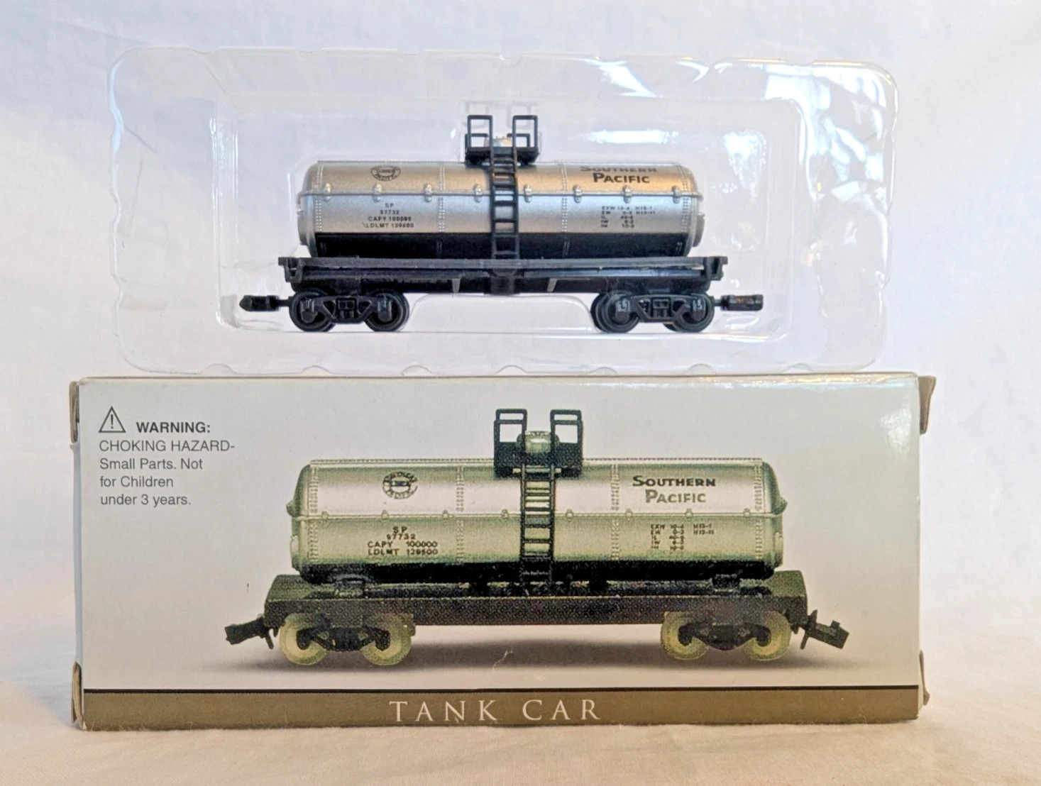 Southern Pacific 36′ Tank Car, Silver, N Scale Model, vintage 1995, NEW in Box