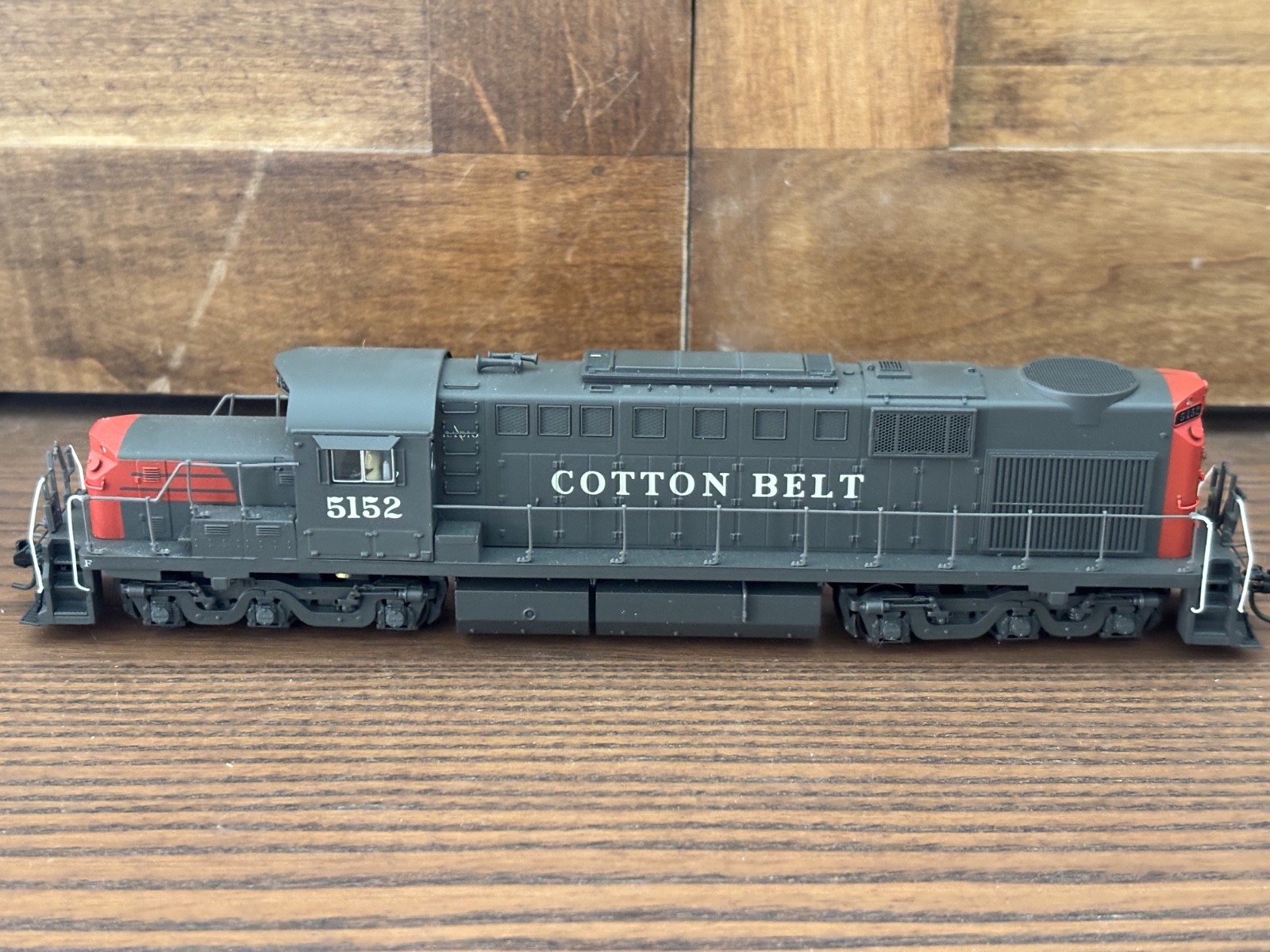 Broadway Limited Imports HO Cotton Belt 5152 Alco RSD-15 Runs Poorly
