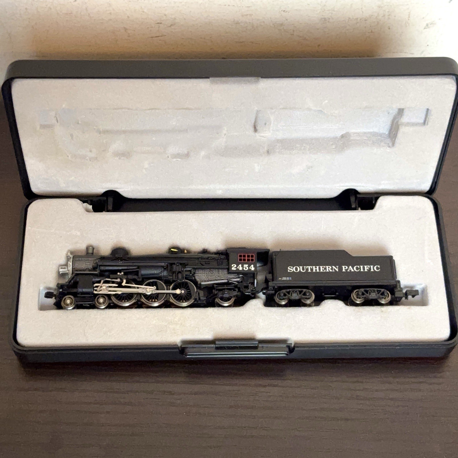 Model Power N Scale 4-6-2 Pacific Steam Locomotive Southern Pacific #2454
