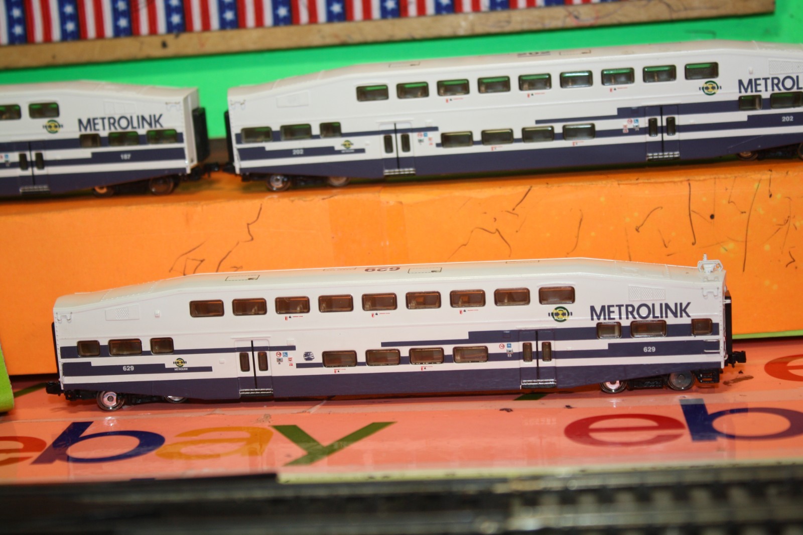 Athearn* N Scale F59Phi Metrolink #877 Light Rail 4 Piece Train Set