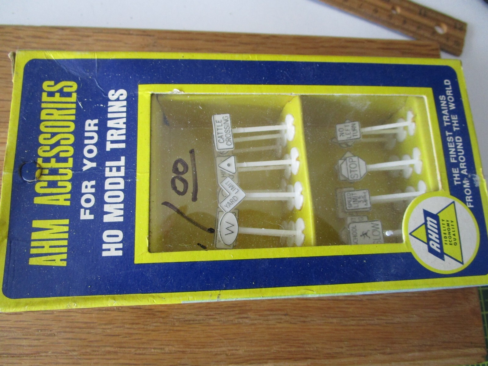 AHM Accessories HO 1/87 Scale Model Trains Assorted RR & Traffic Signs 5612 NIB