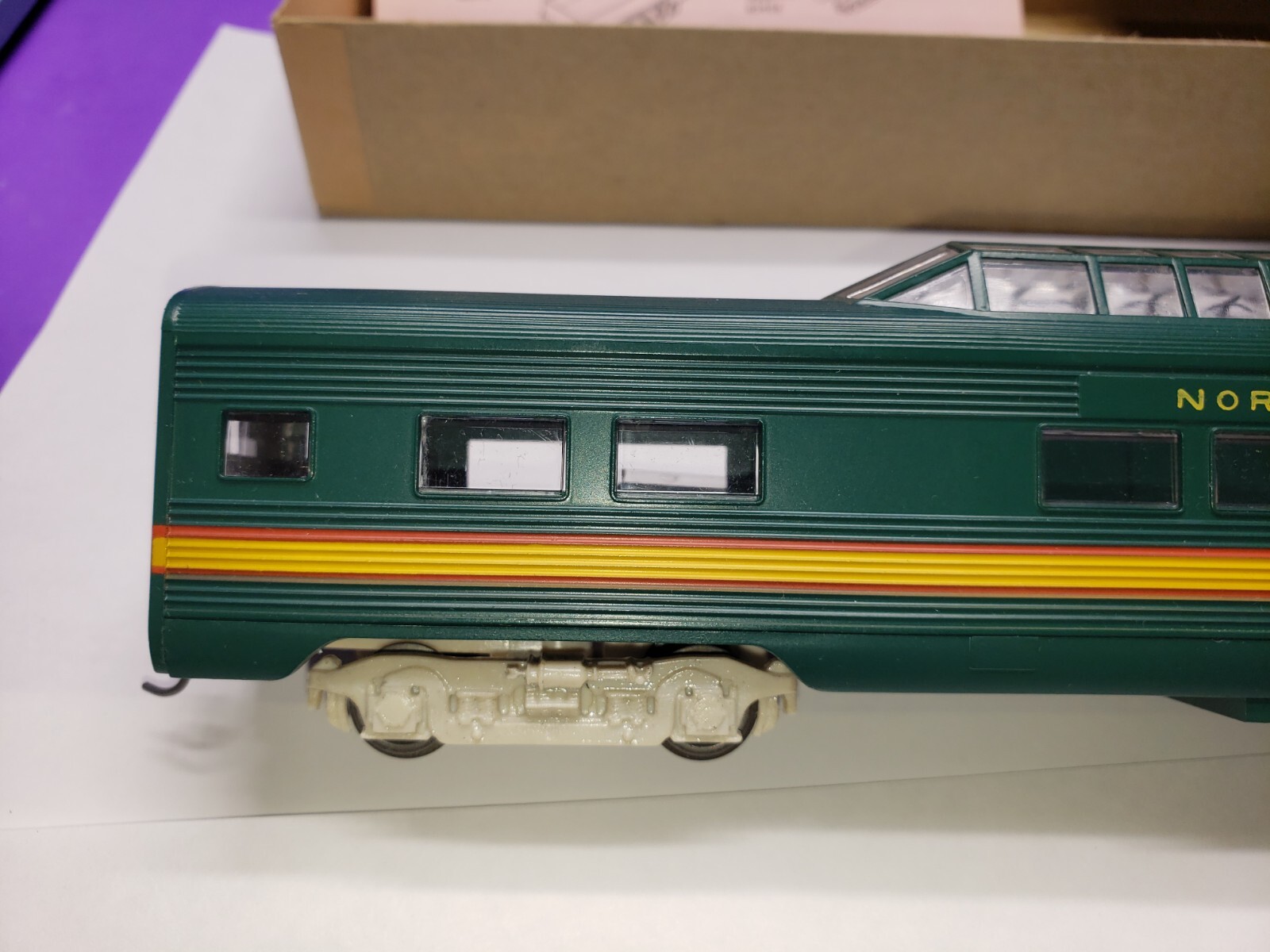 N P RAILWAY EXPRESS SL Vista Dome CAR 500 Athearn HO Northern Pacific With Box