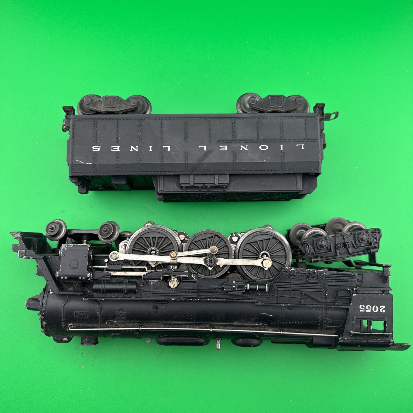 Lionel 2055 O Gauge Model Railroad 4-6-4 Steam Locomotive w/6026W Lines Tender