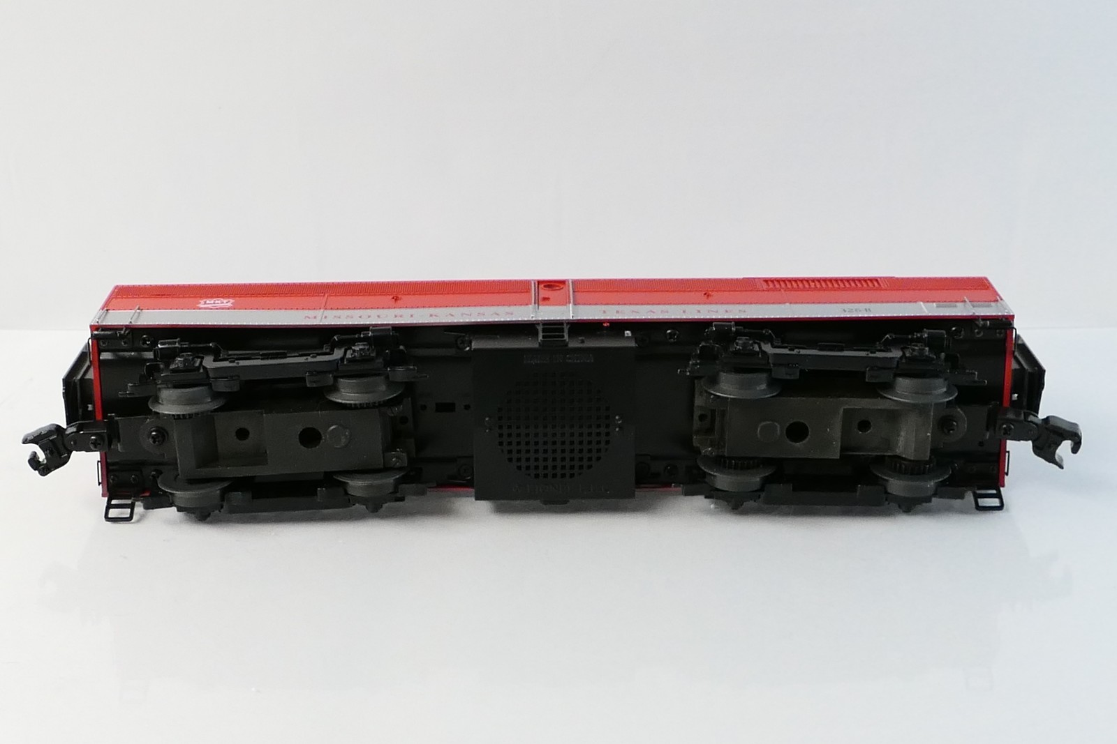 Lionel 38182 O MKT Scale FA (Non powered) FB Locomotive Set MKT