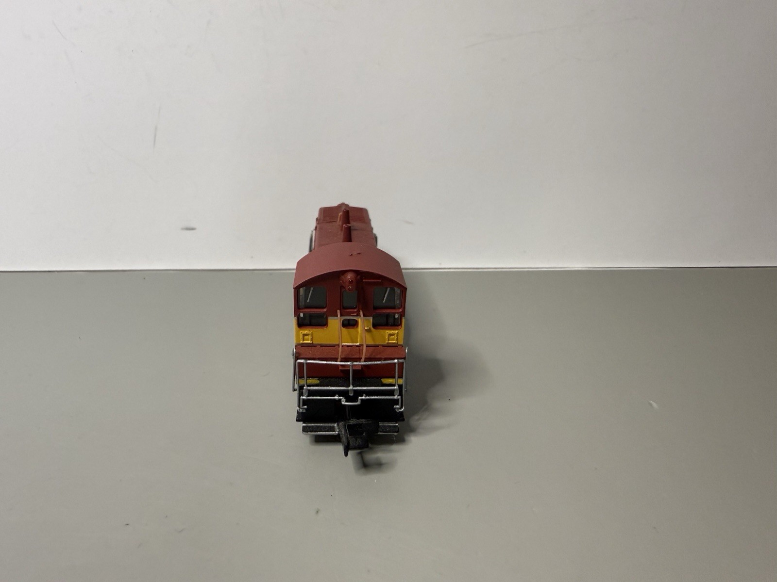 N Scale NSW9 Switcher Florida East Coast FEC #226 Diesel Locomotive w/ Case