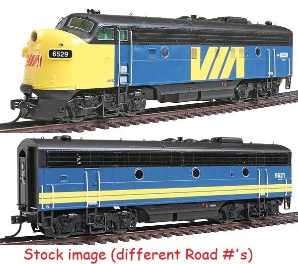 HO EMD FP9/F9B Set VIA (Both Powered) DC NIB NOS # 49986-05/586-02