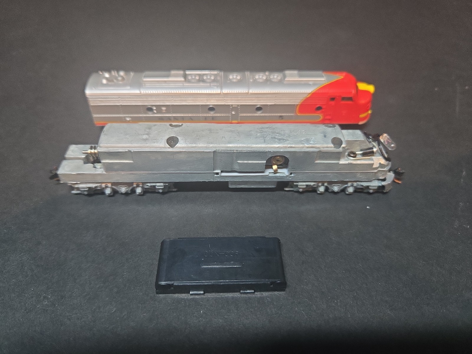 A1 Con-Cor N Scale Santa Fe Powered A Unit 0001-2724 See Details! US Seller