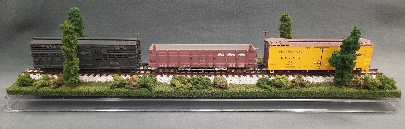 HOn3 SCALE 16″ SINGLE TRACK- NARROW GAUGE- “SUMMER SCENE” DISPLAY CASE- FOR HOn3