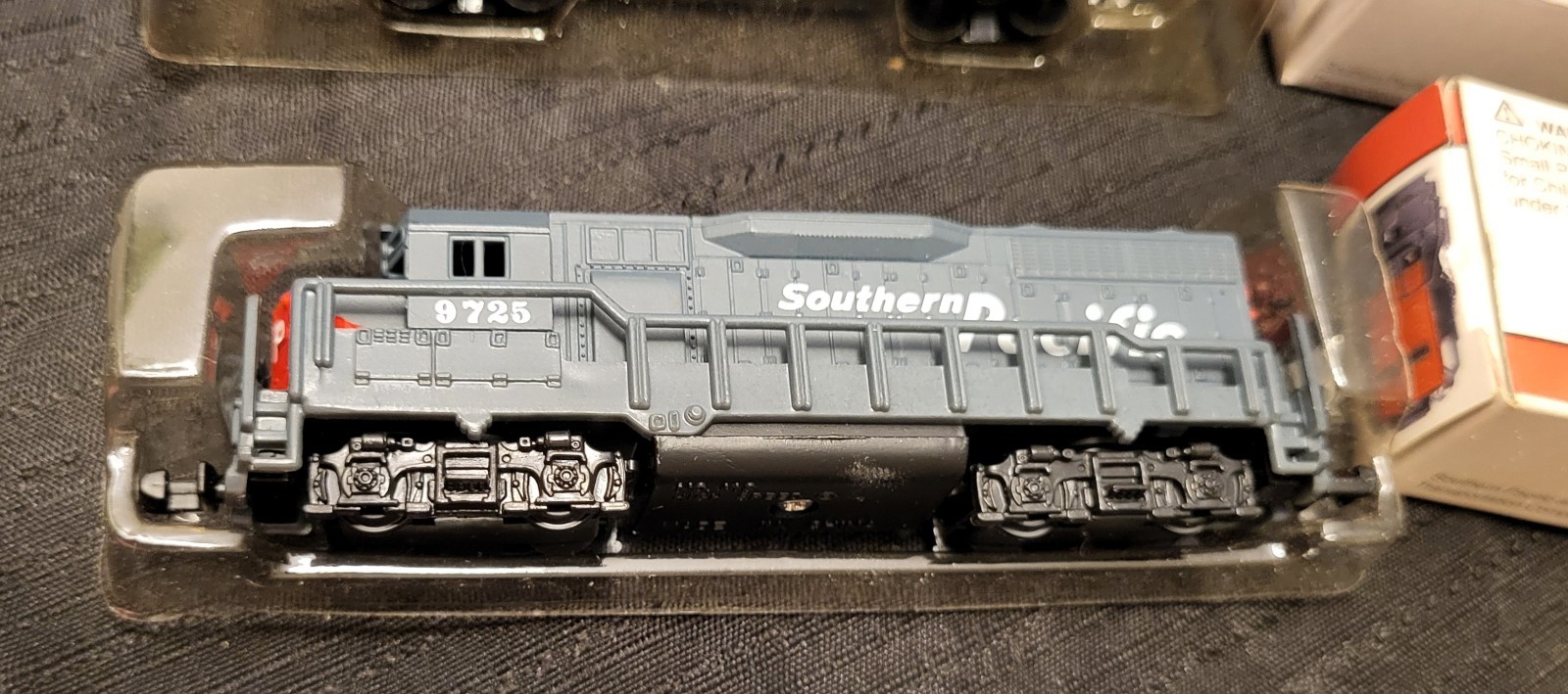 3pc Lot Southern Pacific Locomotive # 9725 Canister & Tank Car N Scale 418