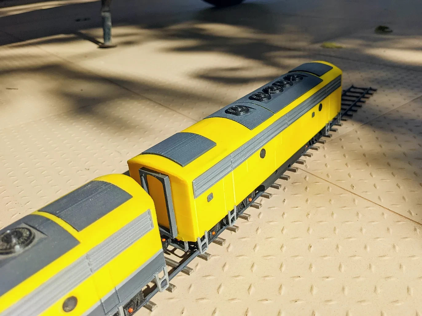 S‑Scale F7 Locomotive A & B Units – Strong Plastic Models w/ Couplers & Bogies