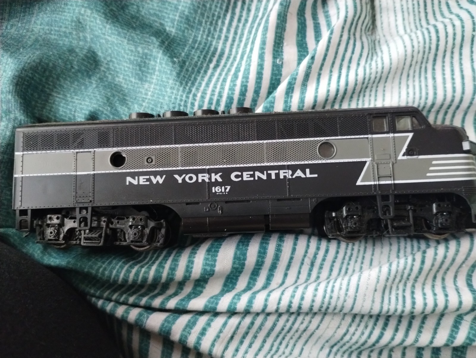 Stewart F7A New York Central #1677 HO DC Digital Diesel Locomotive 9110