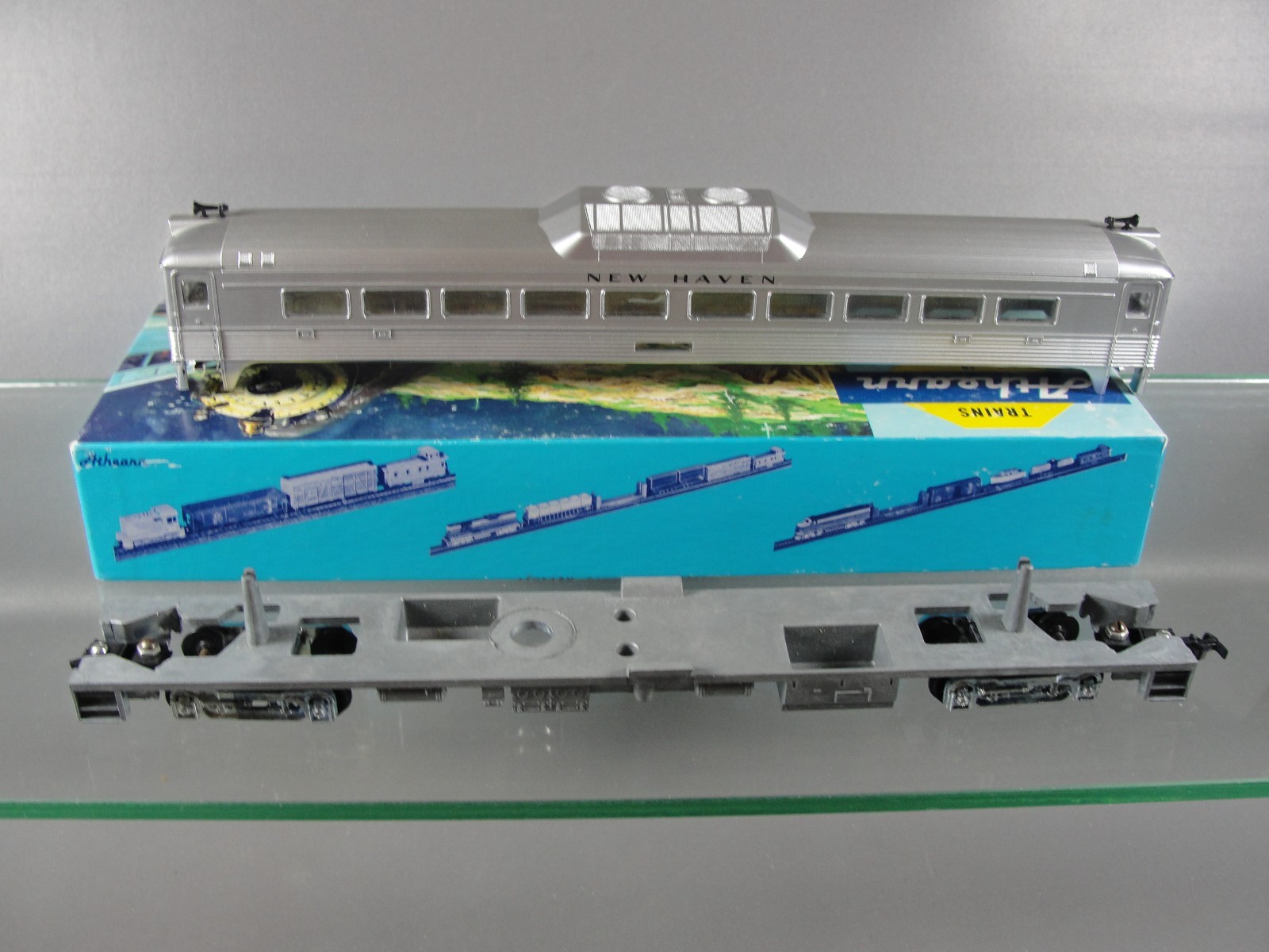 HO Athearn Budd RDC-3 Rail Diesel Car New Haven – Unpowered Part Missing