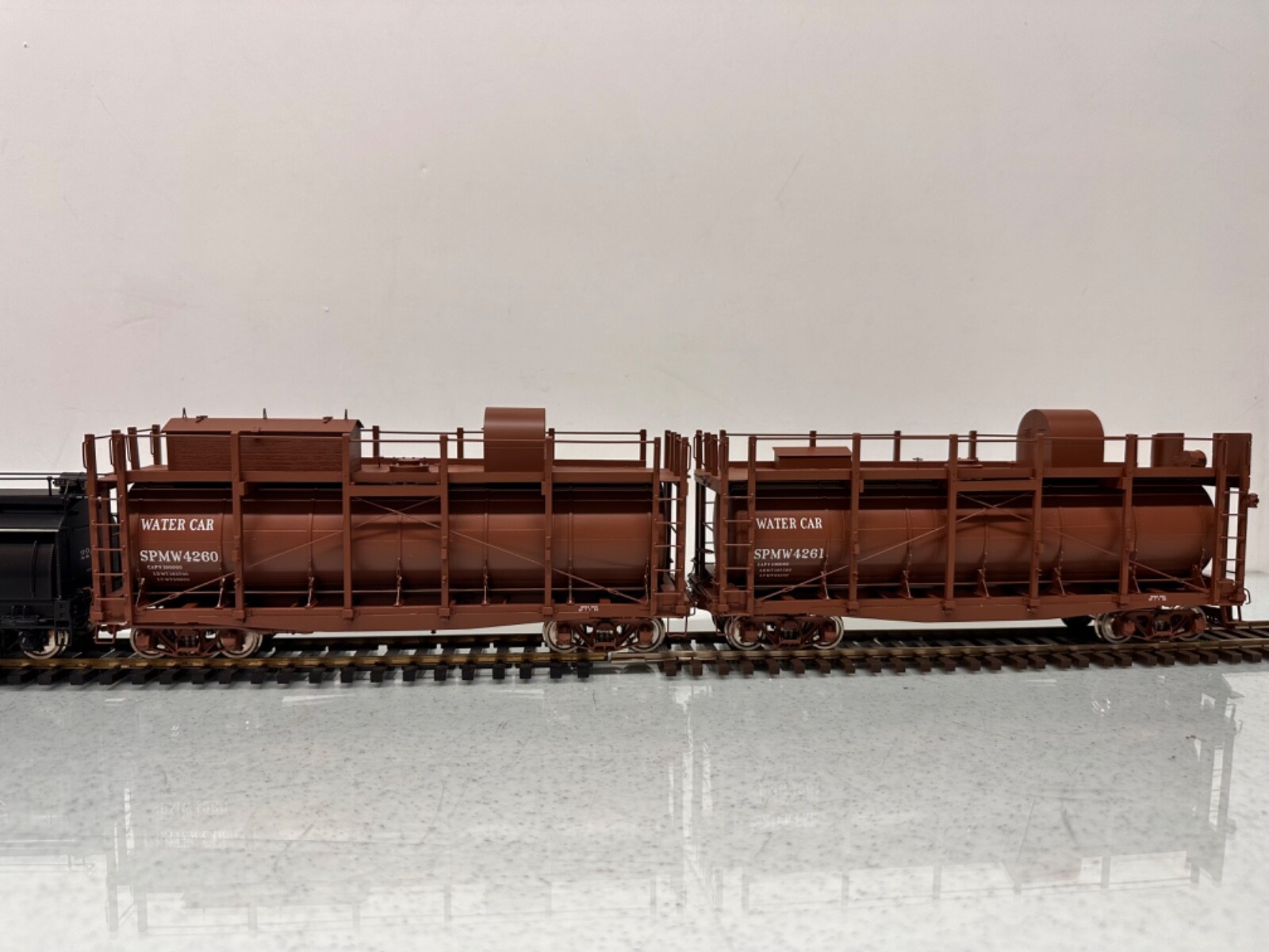 Southern Pacific Fire Train Engine # 2252 w/Tender & (2) Water Cars 2 Rail NEW