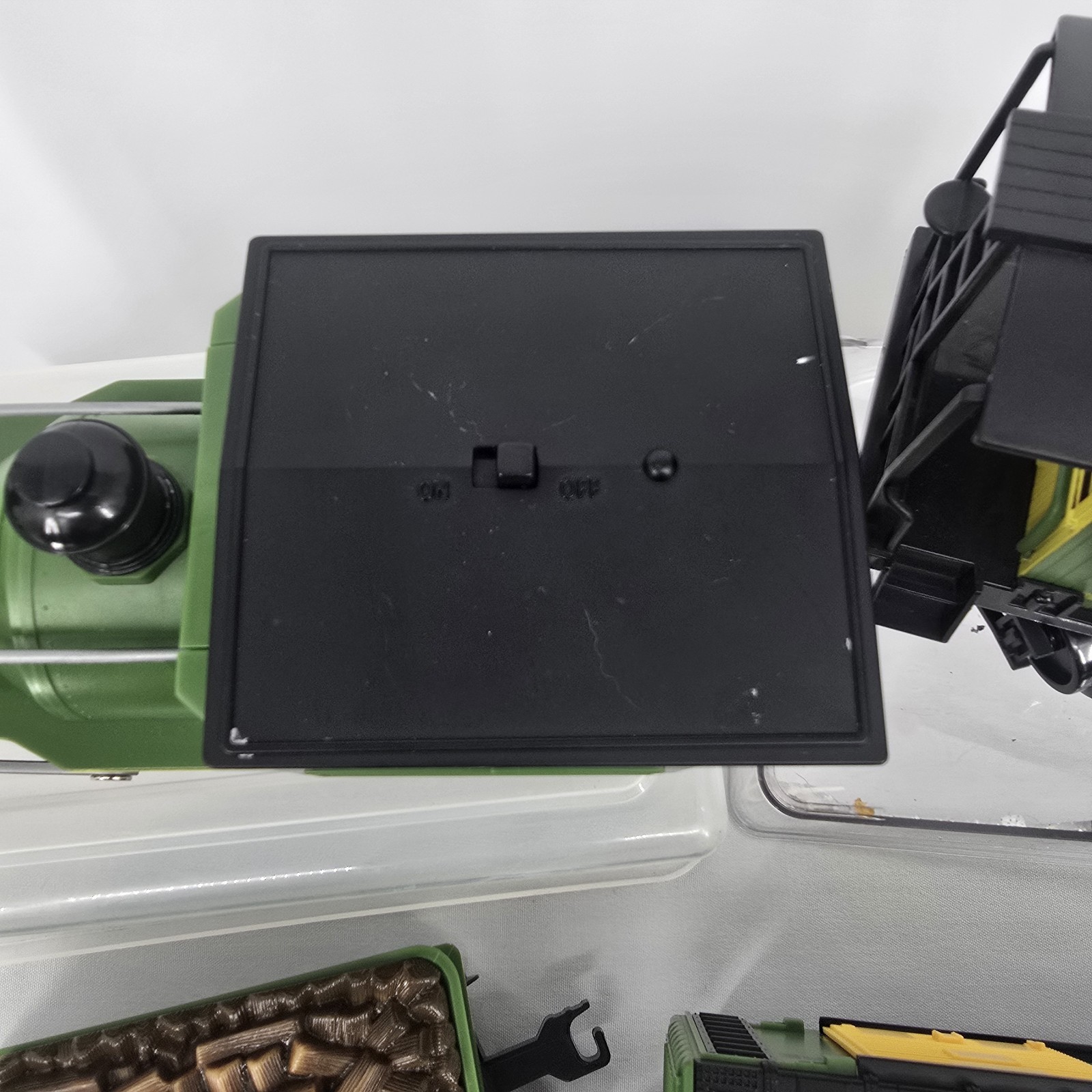 Lionel John Deere Battery Powered Ready-To-Play Train Set 2016 With Remote Track