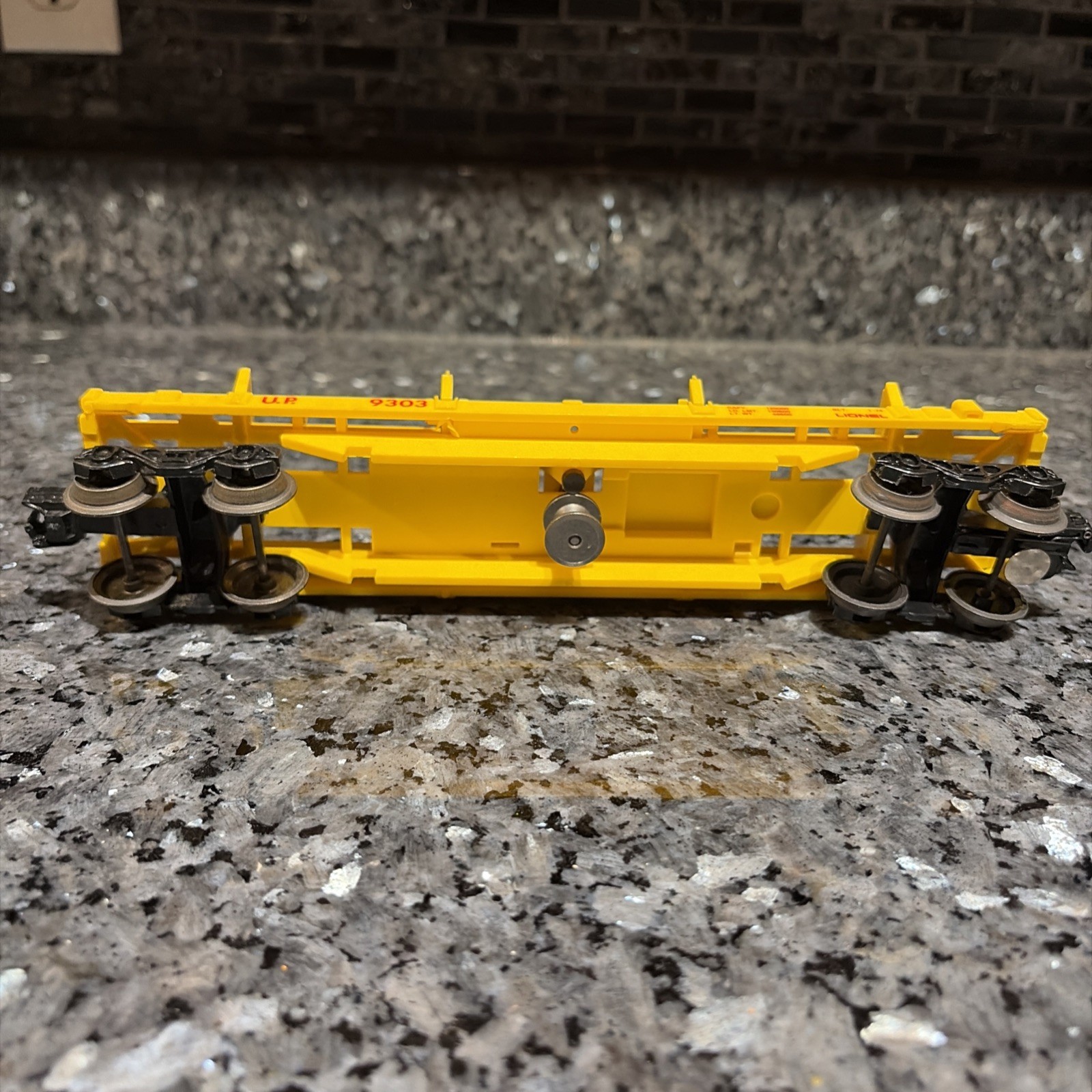 Lionel 6-9303 0-27 Union Pacific Log Dump Car Vintage with 160 Bin