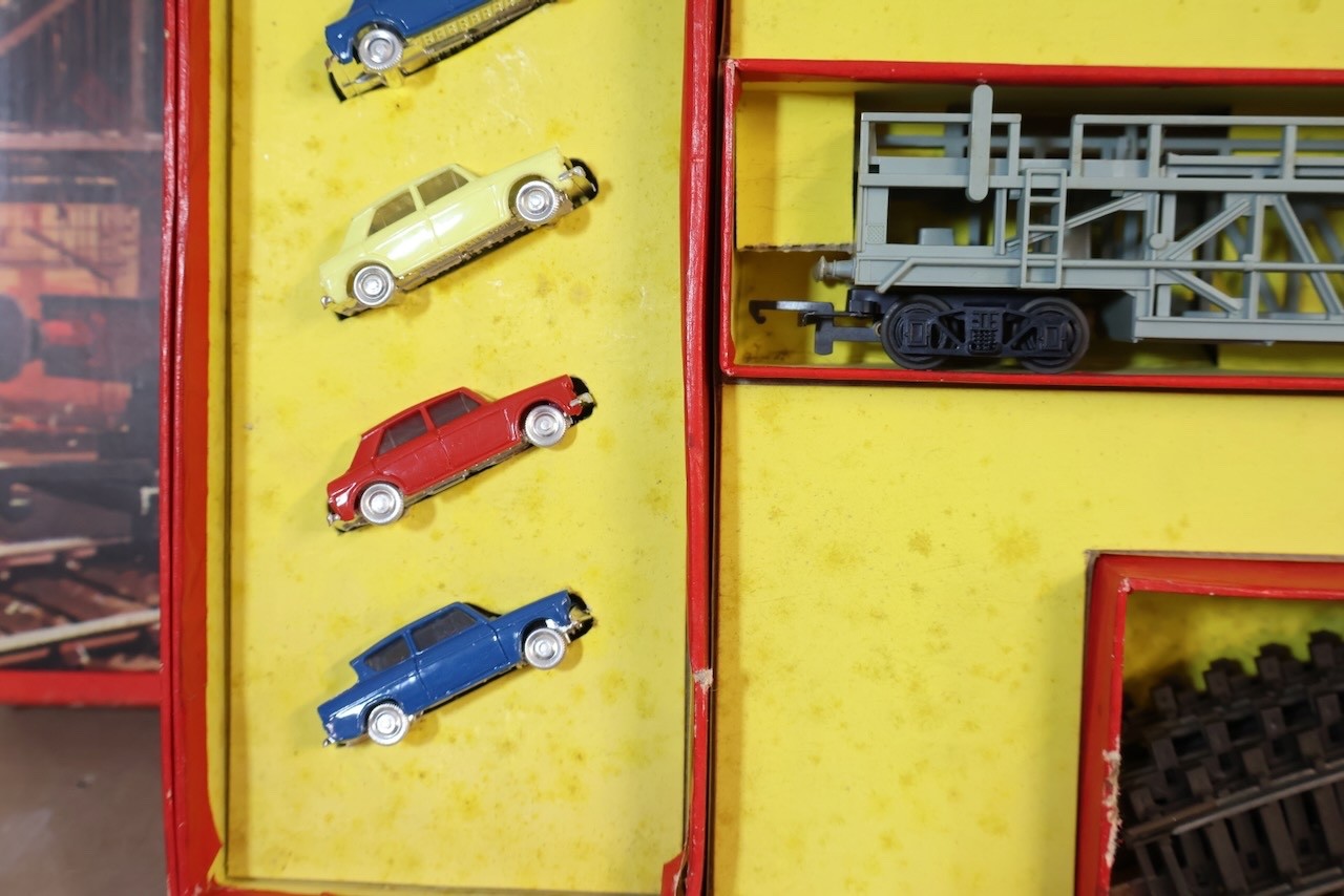 TRIANG HORNBY RS62 CAR-A-BELL SET with BR 0-6-0 CLASS 3F LOCOMOTIVE 47606 2op