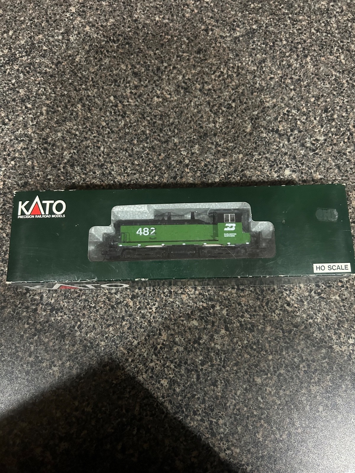Kato emd nw2 phase2 ho switcher