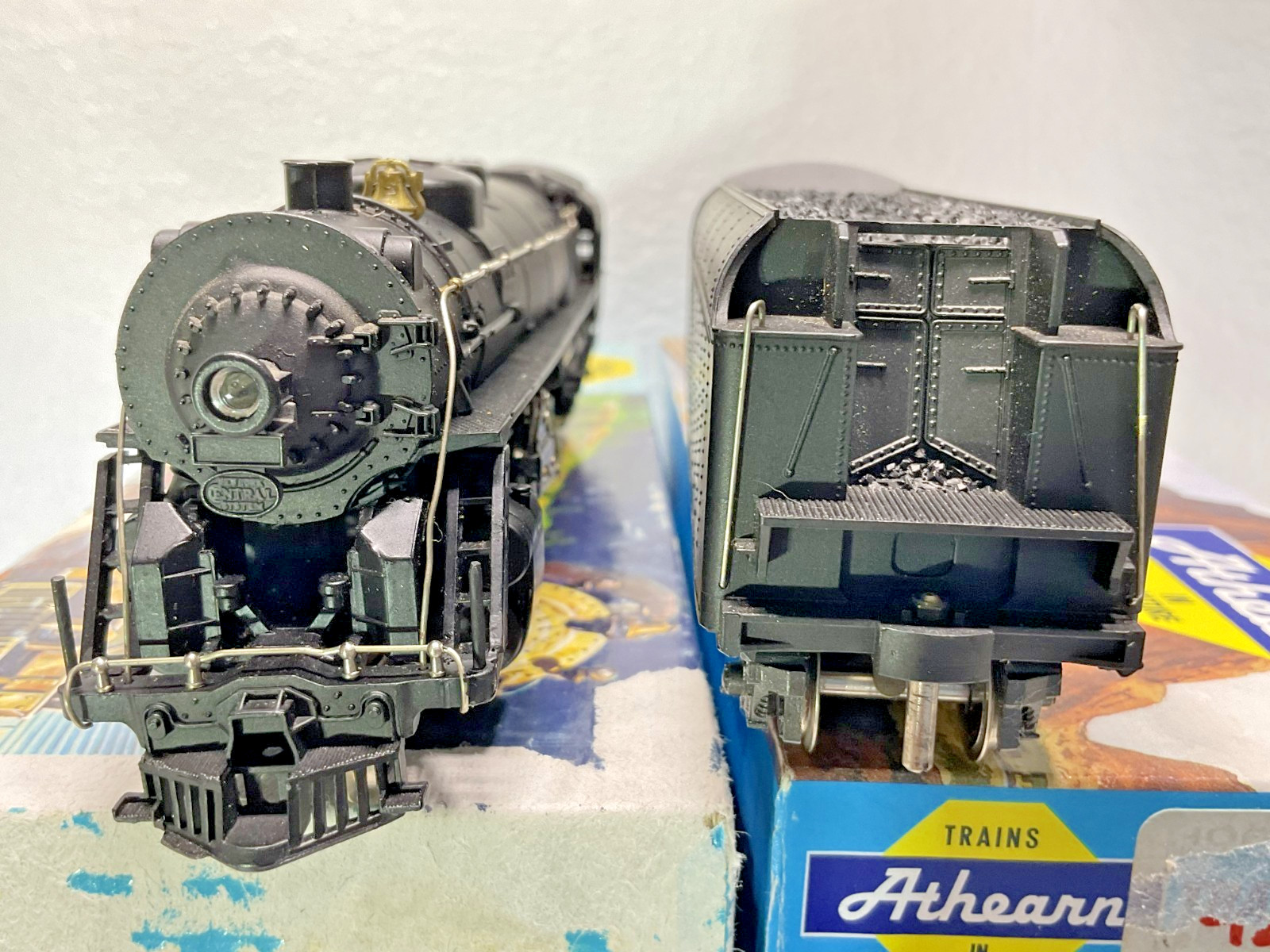 Rivarossi HO Scale NYC Hudson 4-6-4 Steam Locomotive #5405, Six Passenger Cars