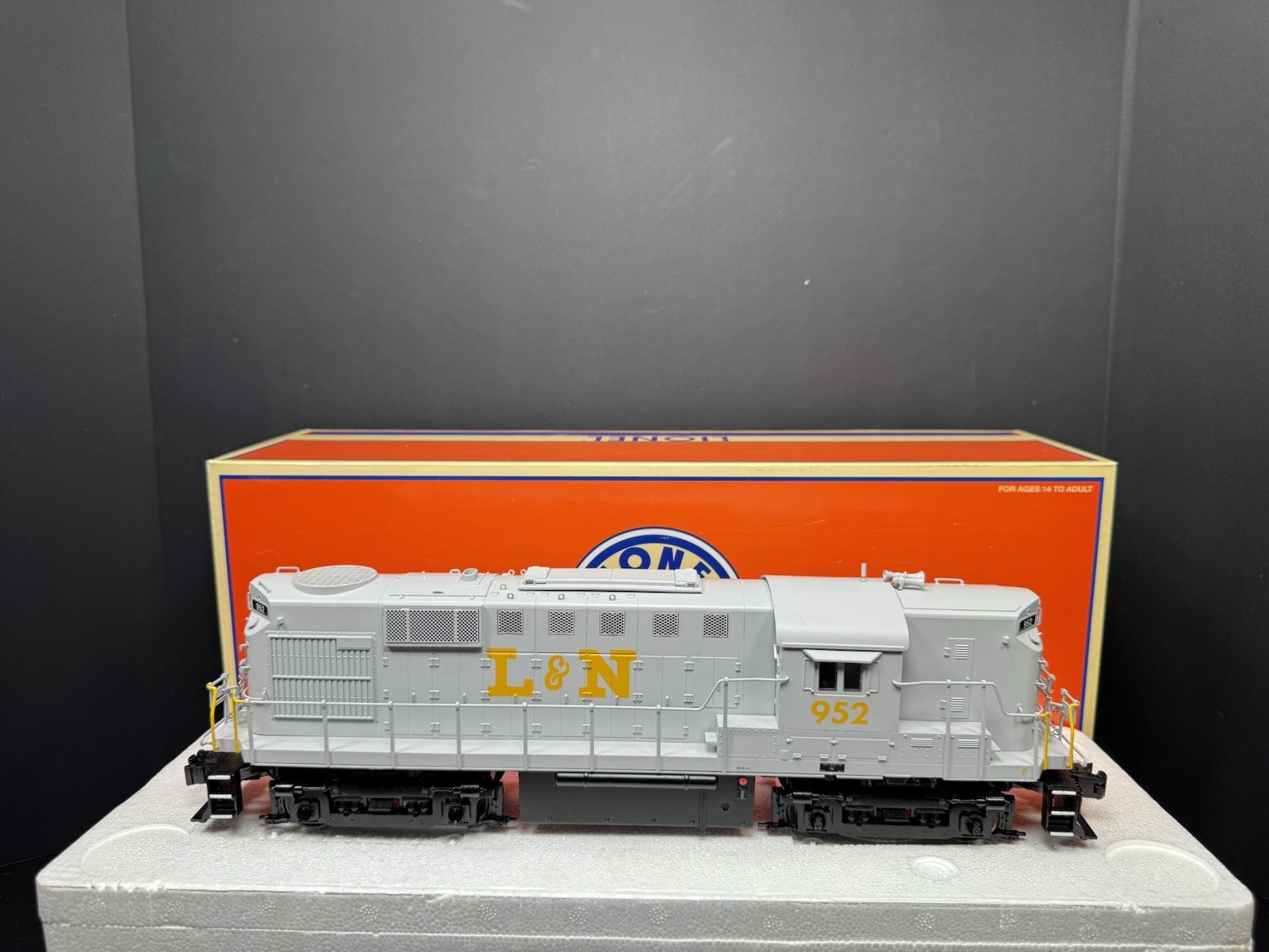 Lionel LEGACY 1933051 Louisville & Nashville L&N RS-11 diesel engine #952 LNIB