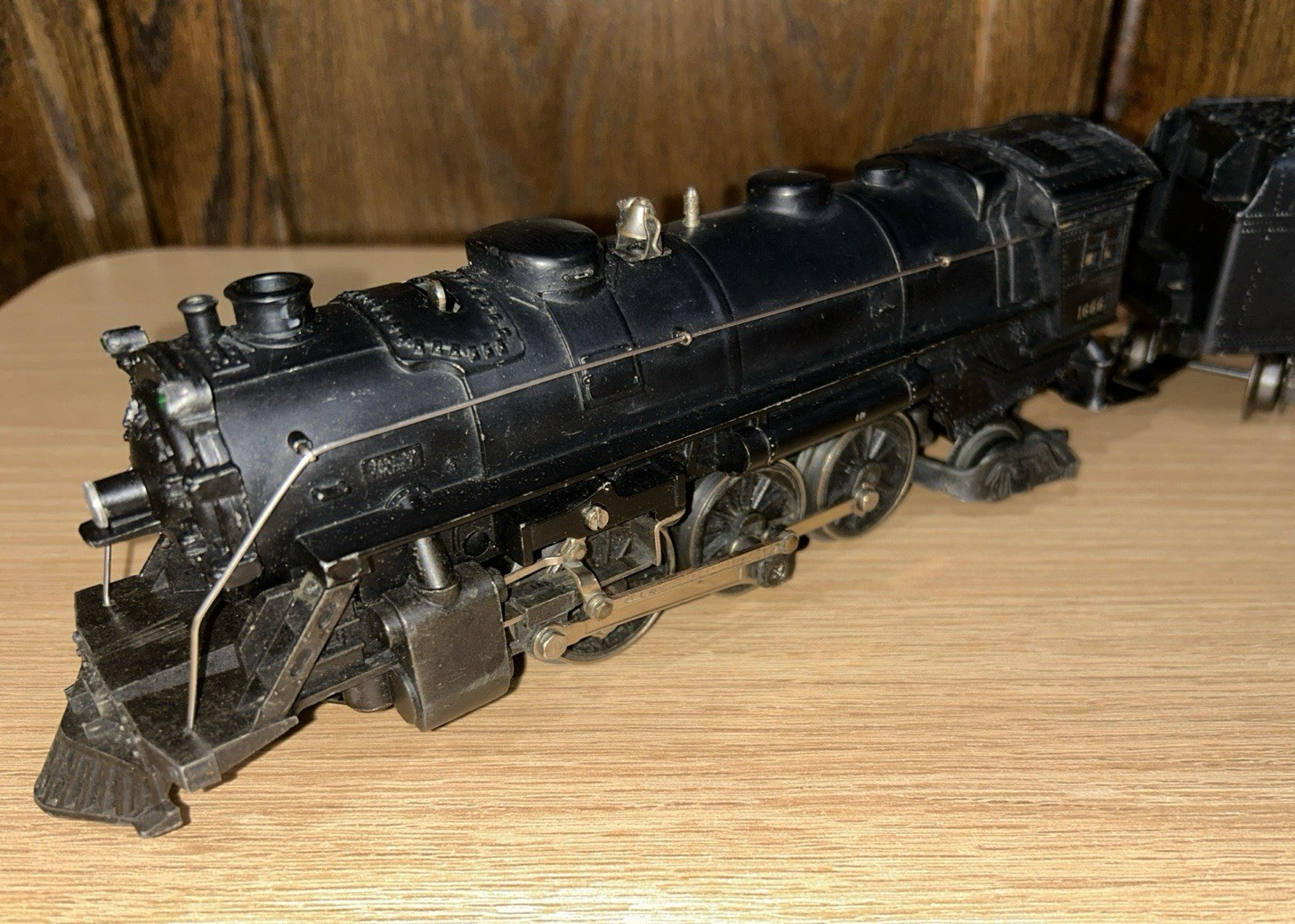 Lionel 1666 LOCO AND 2666T TENDER IN VERY GOOD CONDITION, VERY CLEAN!