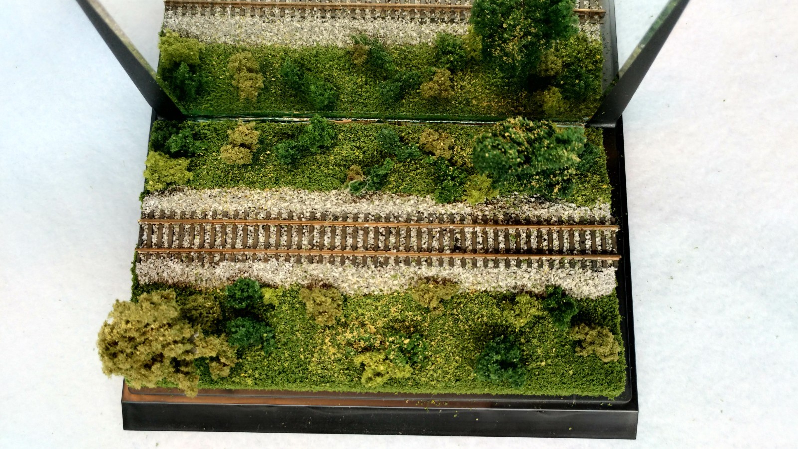 Z SCALE DISPLAY MIRROR CASE – GREAT VIEW FOR ANY Z LOCO OR CAR