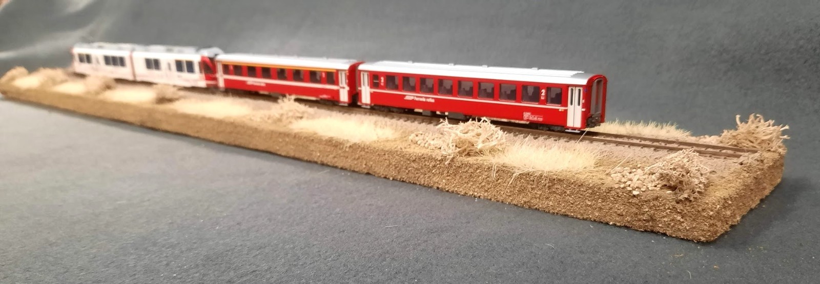 N SCALE 24″ “DESERT SCENE ” DISPLAY DIORAMA FOR ANY N SCALE TRAINS