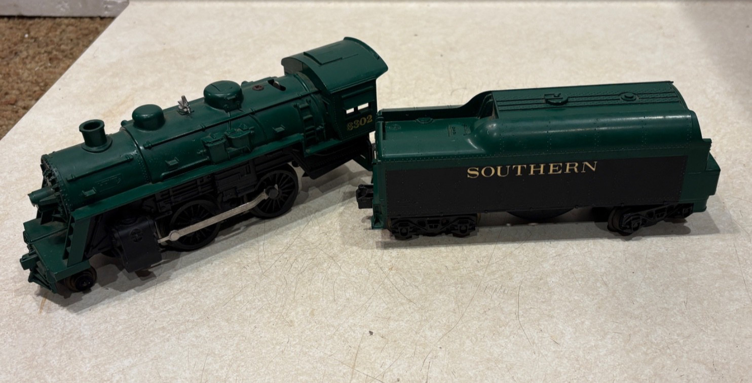 Vintage Lionel #8302 Green Steam Engine w/”Southern” Coal Tender Car