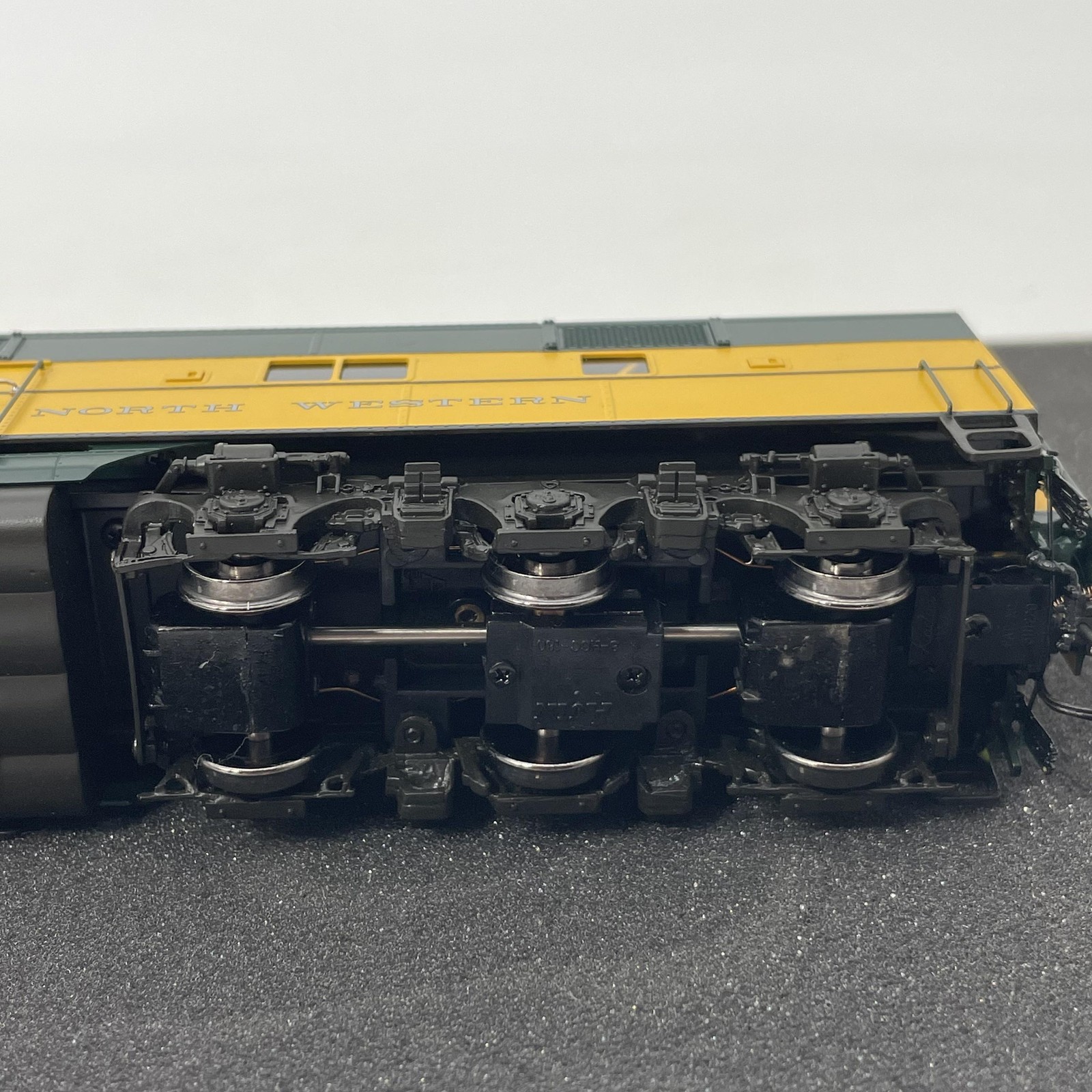 Vintage Railway Classics HO EMD E3 AA Diesel Locomotive Set C&NW Yellow Brass