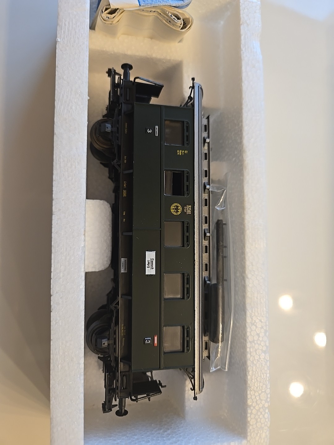 Roco Bundle; Baggage Car with Brakeman’s Platform (4205) & Passenger Car (4208)