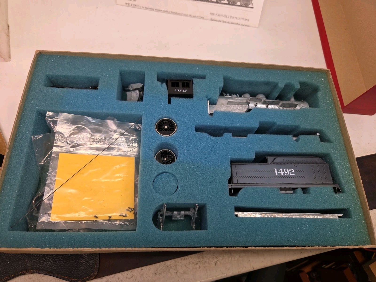 Roundhouse Santa Fe 4-4-2 Locomotive Kit