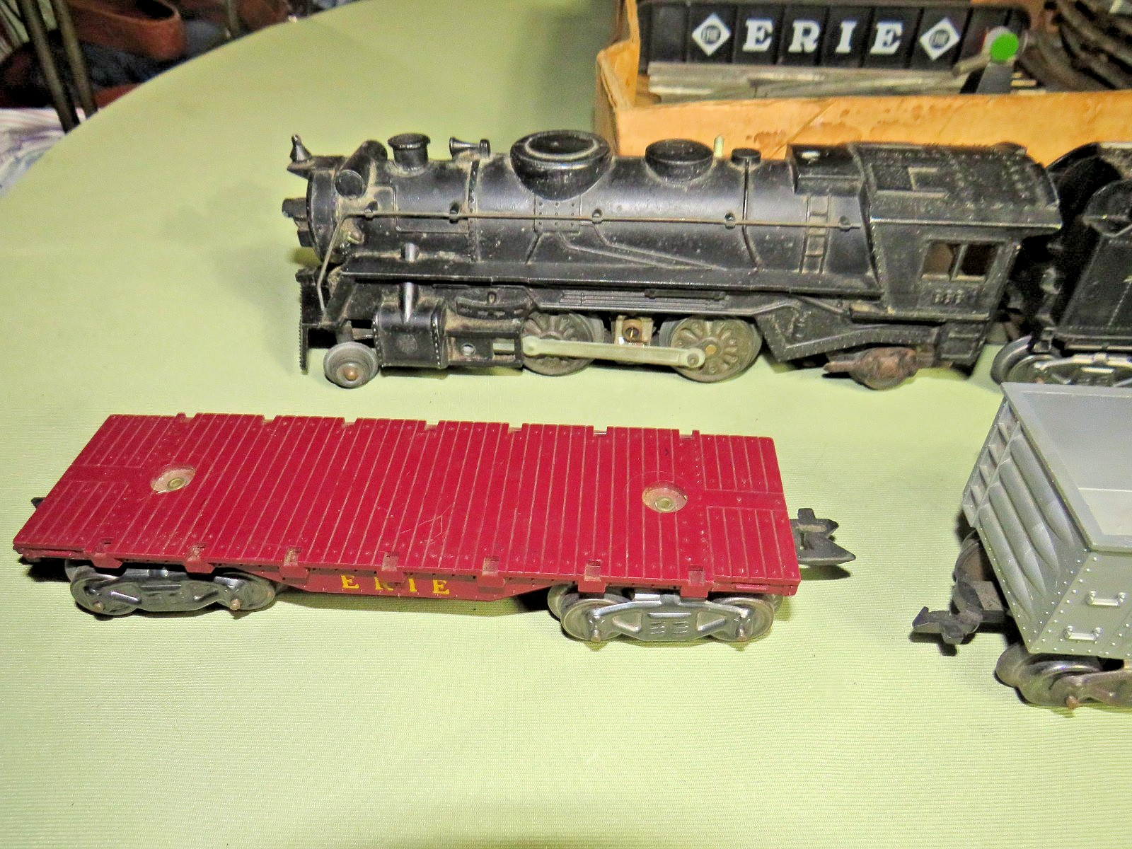 VINTAGE 1950s UNIQUE / MARX O OR 027 GAUGE ELECTRIC FREIGHT TRAIN SET IN BOX