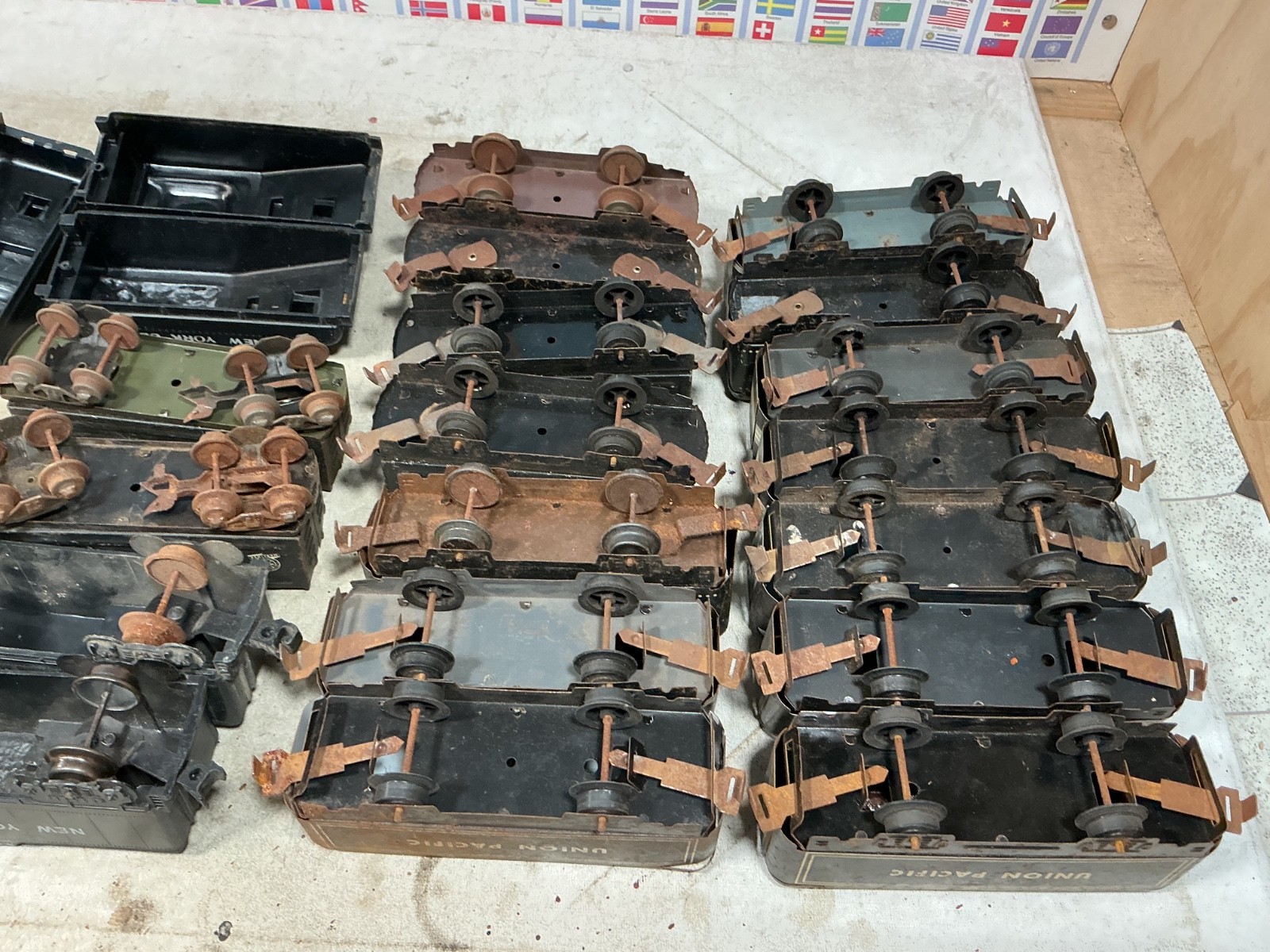 O scale TIN TOY MARX Coal Tender lot PARTS lot for restoration