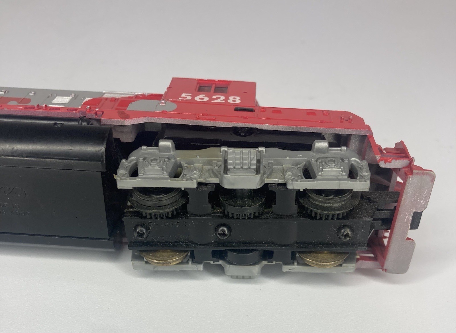 HO Scale Tyco, GP-20 Loco Santa Fe, Silver UNTESTED 5628