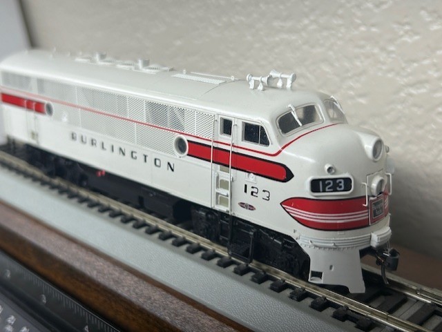 BURLINGTON – “CB&Q “- F3A unit EMD DIESEL LOCO – DC / DCC Ready HO Scale NEW
