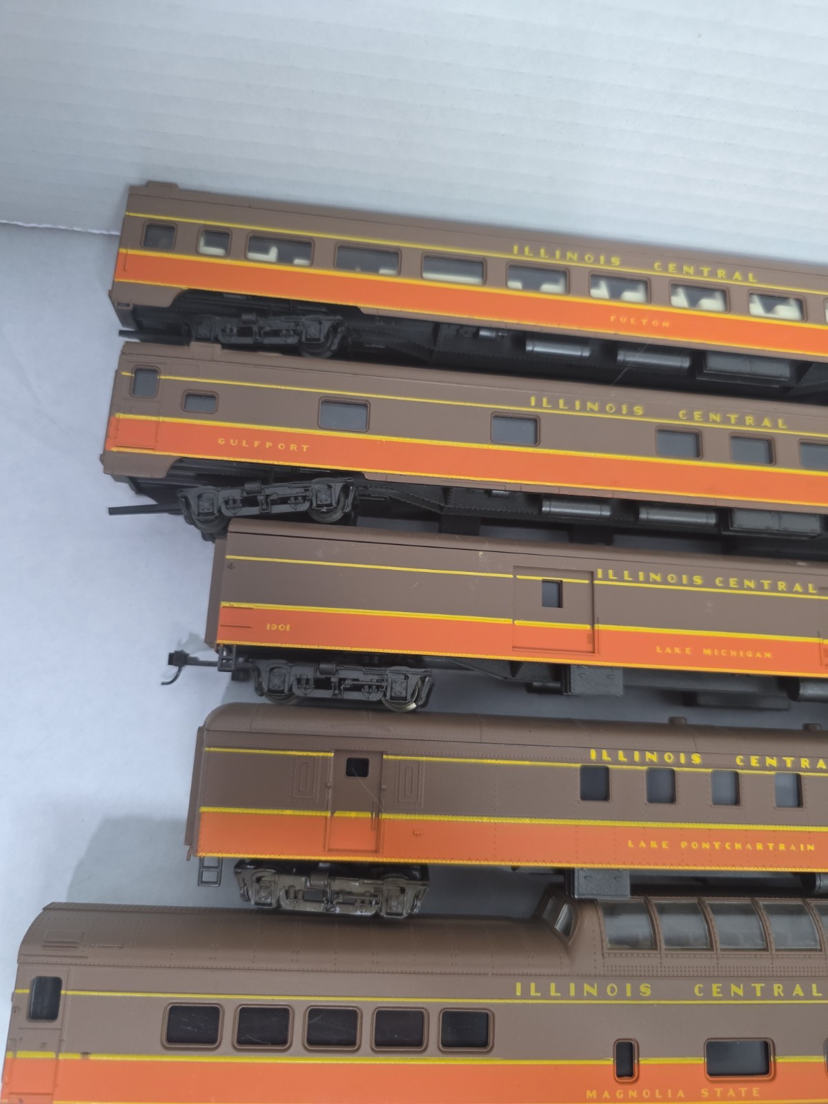 8 As Is Rivarossi Illinois Central Passenger Cars Vista Dome Coach Read Descript