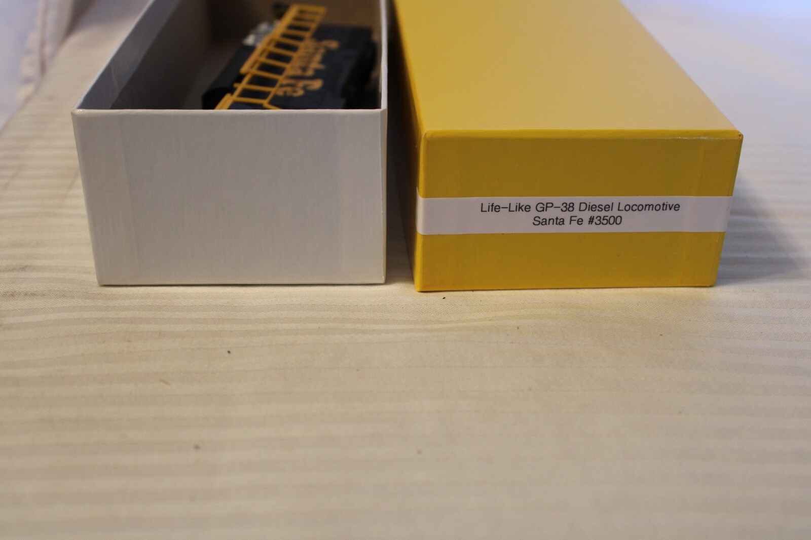 HO Scale Life-Like, GP-35 Diesel Locomotive, Santa Fe Blue Yellow, #3500