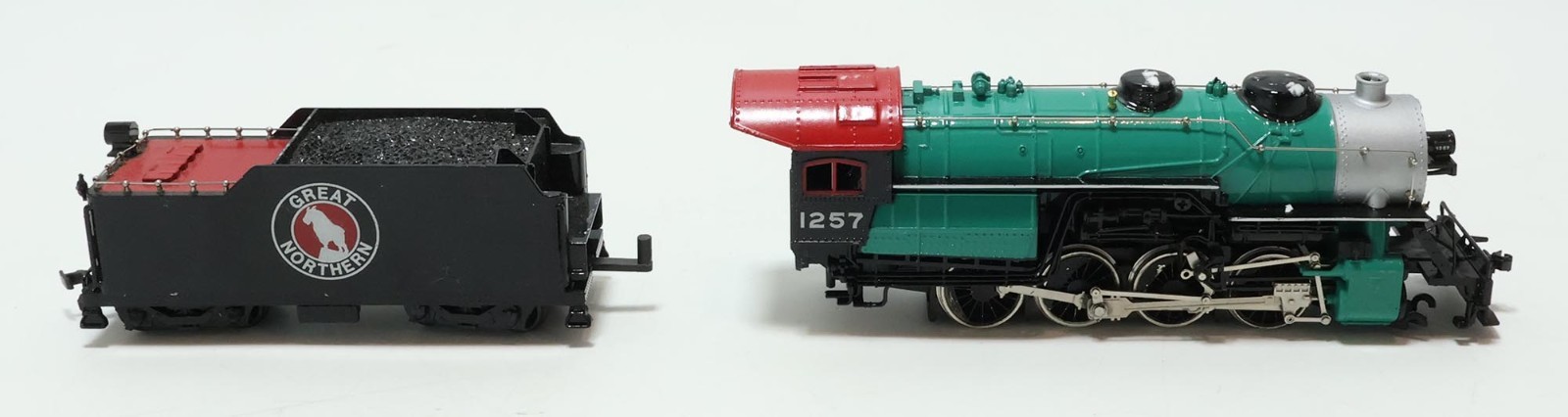 Bachmann Great Northern 2-8-0 Consolidation Locomotive w/ Smoke & Tender #1257