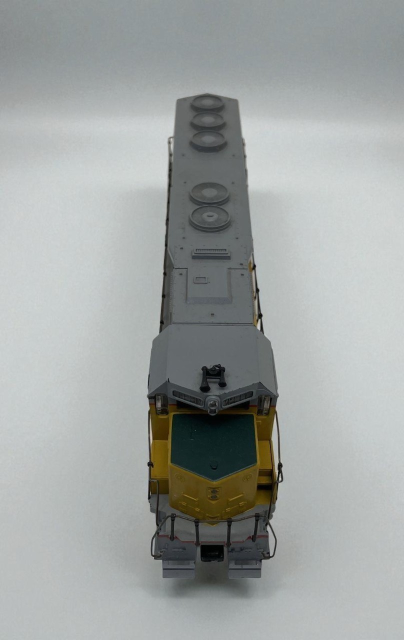 Athearn Yellow Gray Union Pacific 3600 Diesel Locomotive HO Scale Plastic Train